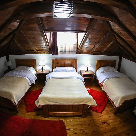 Hotel Bujtina E Bardhe Korce Eksteriør bilde