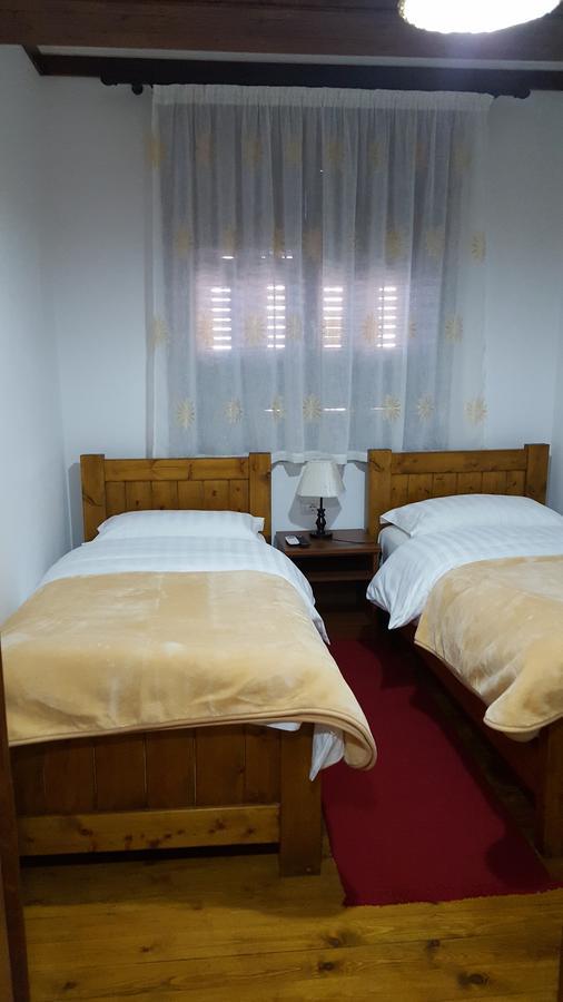 Hotel Bujtina E Bardhe Korce Eksteriør bilde