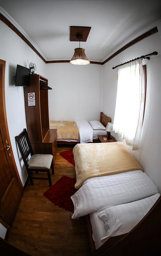 Hotel Bujtina E Bardhe Korce Eksteriør bilde
